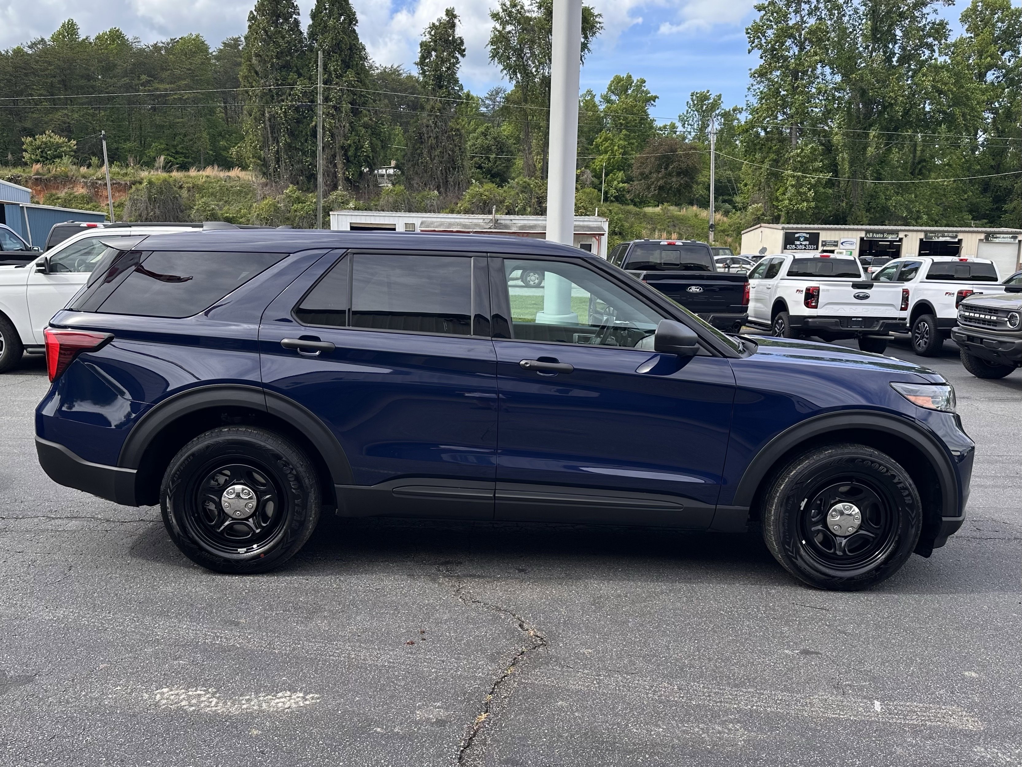 Used 2025 Dark Blue Ford AWD image 5