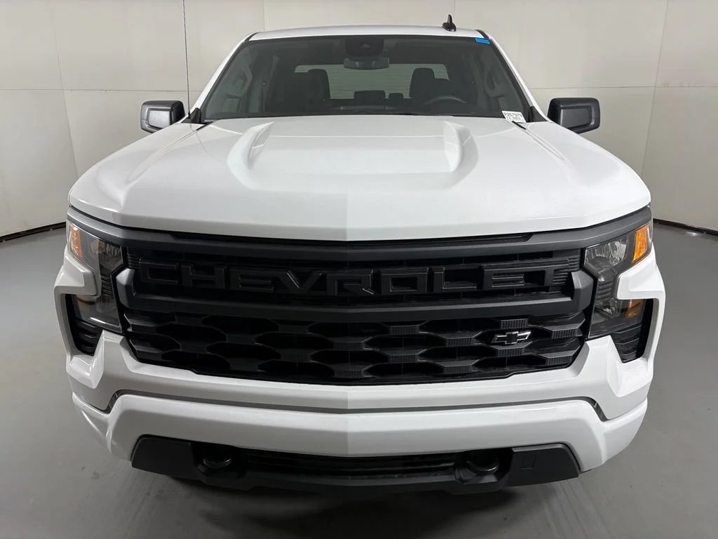 New 2026 Summit White Chevrolet Custom image 4