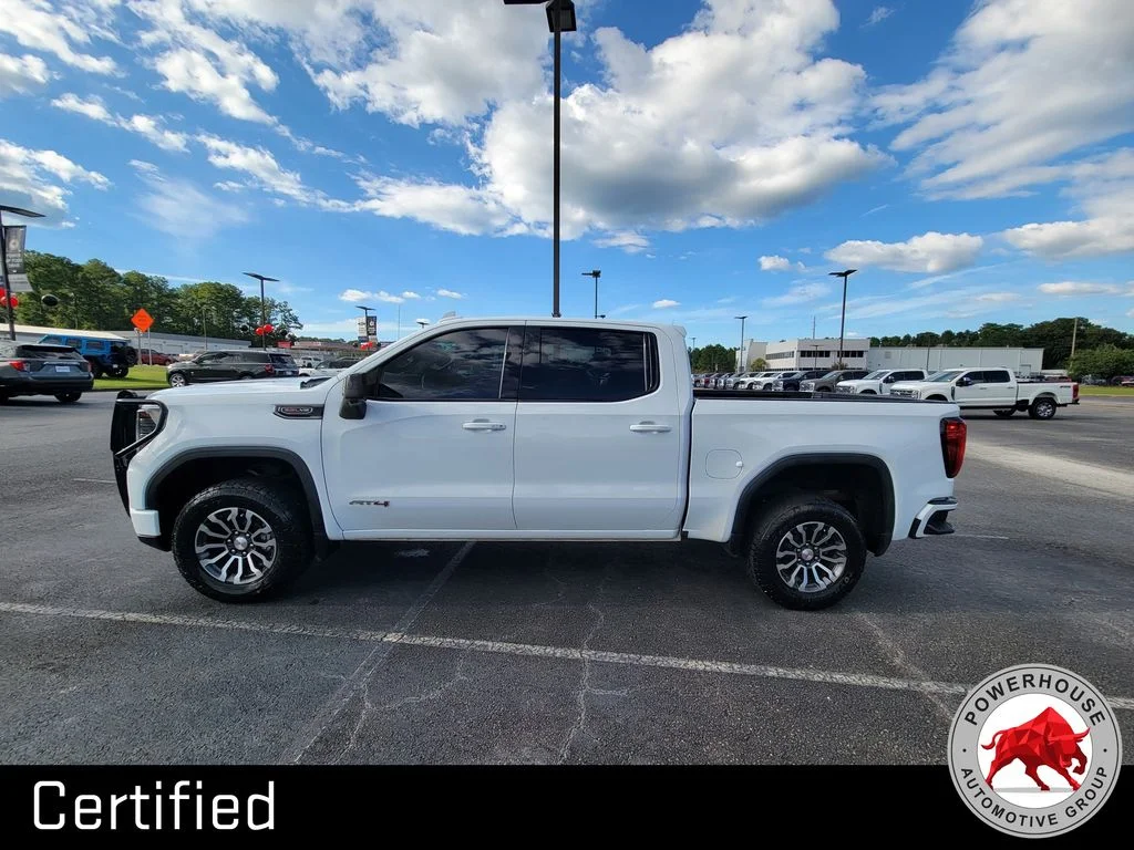 Used 2023 White GMC AT4 image 3