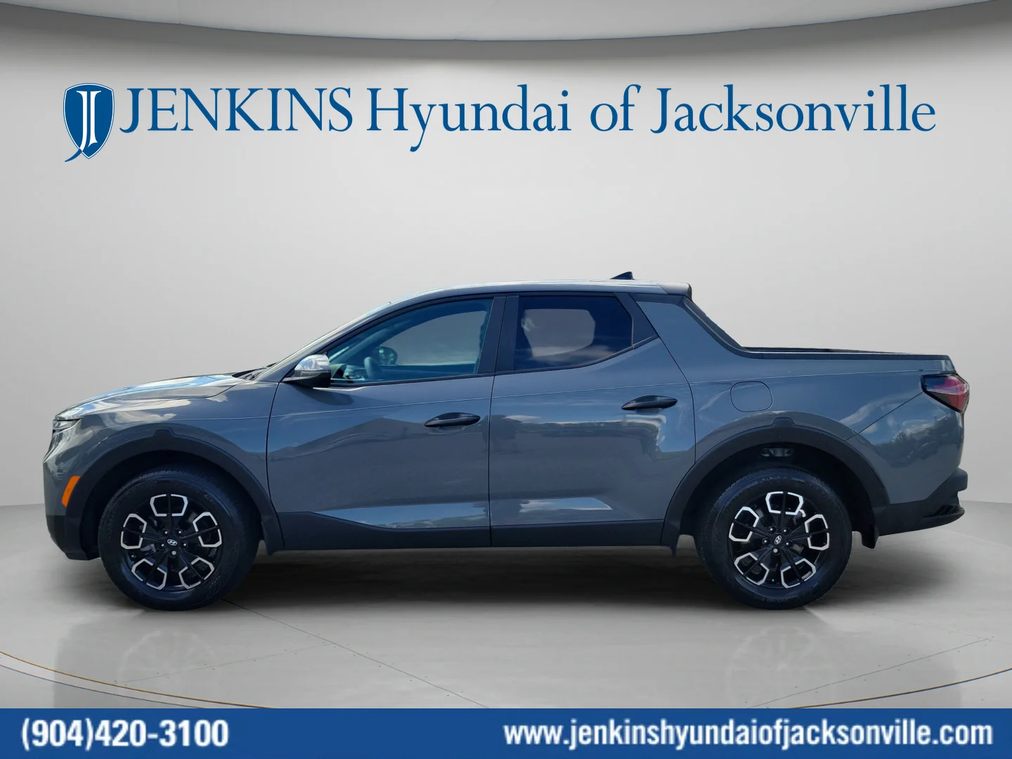 Used 2023 Hampton Gray Hyundai SEL image 6