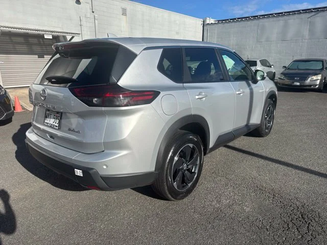 Used 2024 Silver Nissan SV image 5