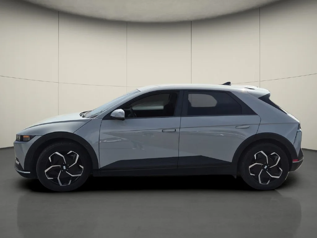 Used 2024 Gray Hyundai SEL image 4