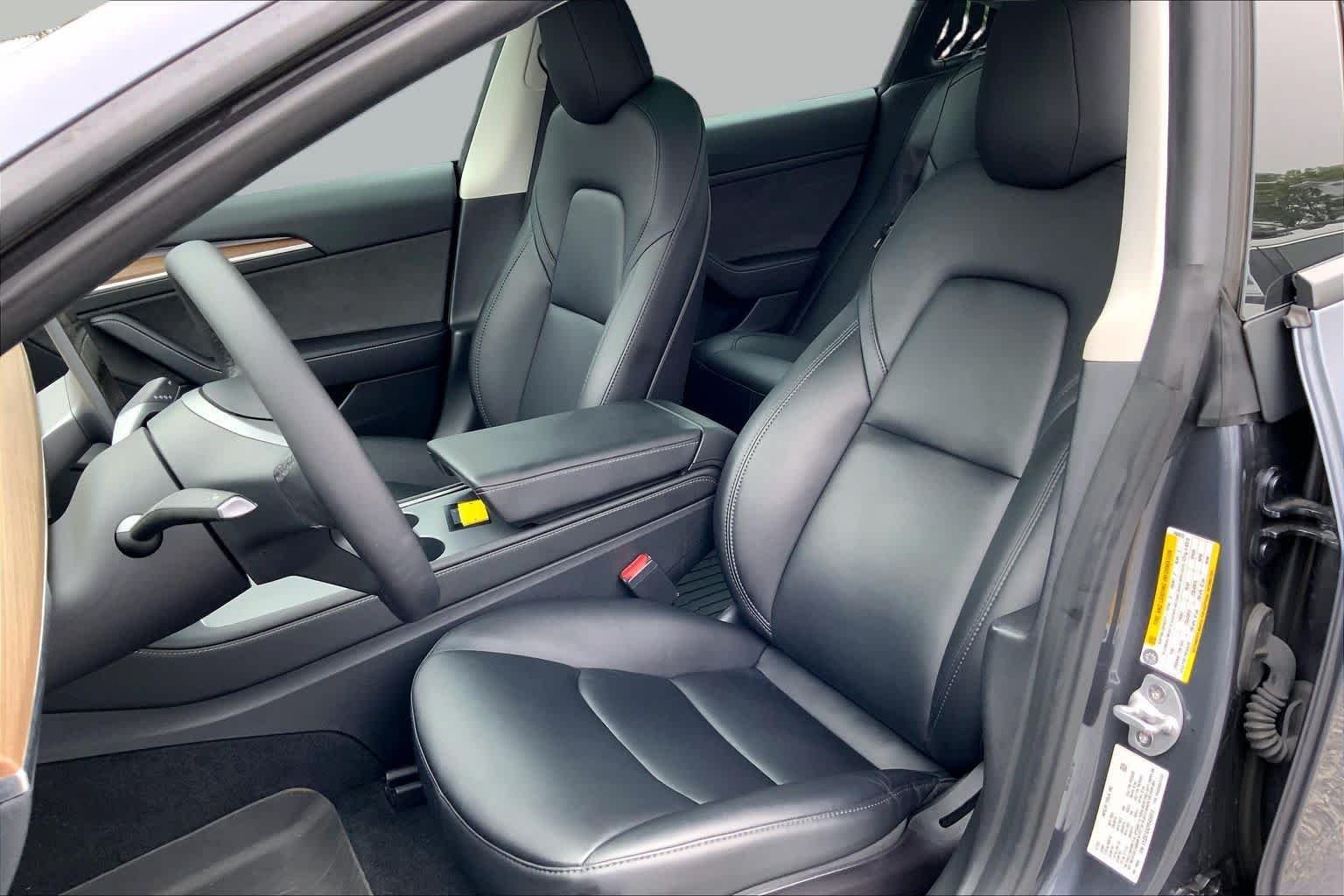 Used 2023  Tesla  image 7
