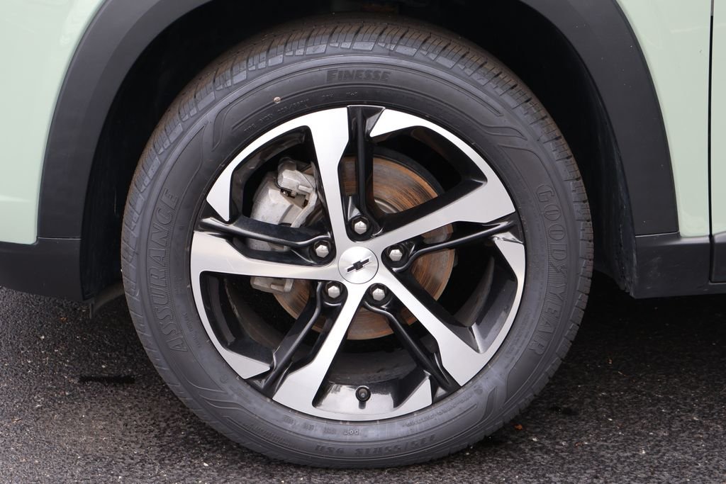 Used 2024 Green Chevrolet 1RS image 12