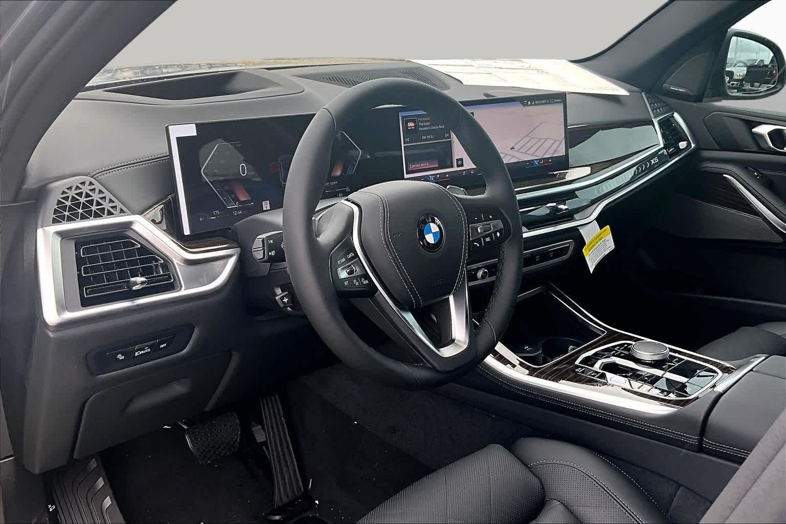 Used 2026 Skyscraper Grey Metallic BMW xDrive40i image 17