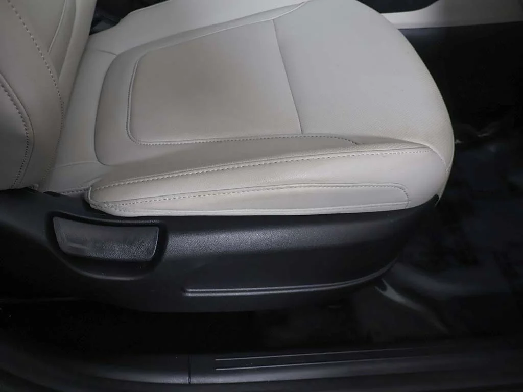 Used 2024 Gray Hyundai SEL image 32