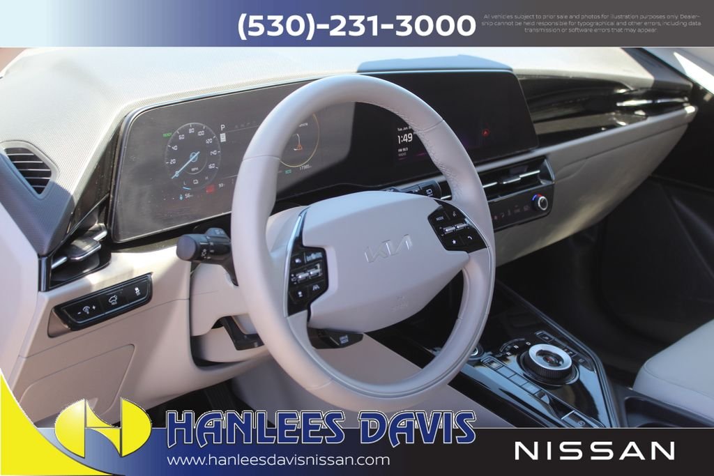 Used 2023 Gray Kia Wind image 12