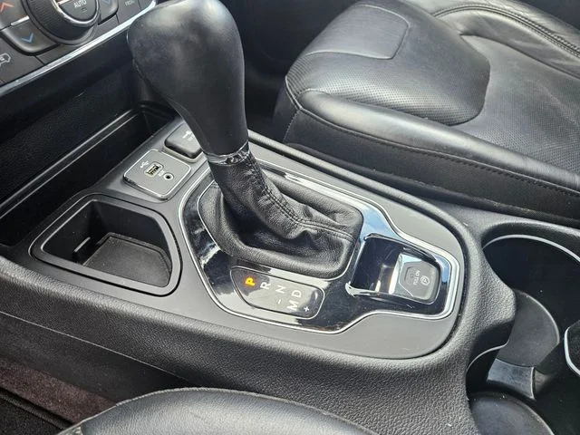 Used 2019 Silver Jeep Limited image 24