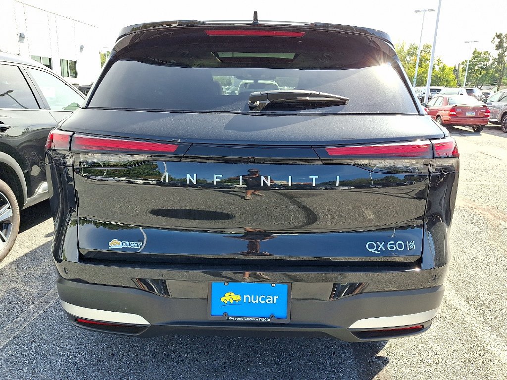 Used 2026 Black INFINITI LUXE image 5