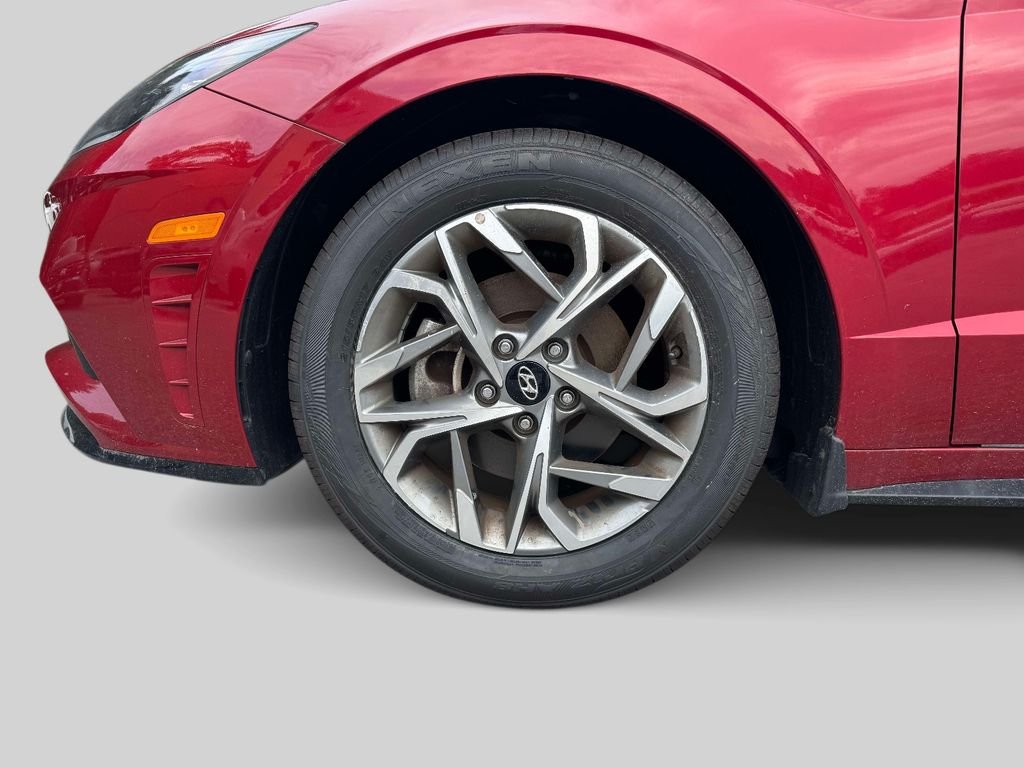 Used 2023 Red Hyundai SEL image 9