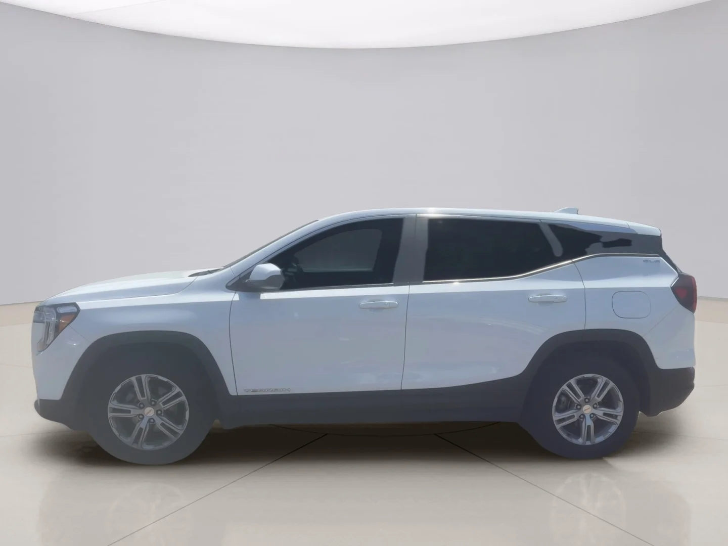 Used 2023 White Gmc SLE image 8