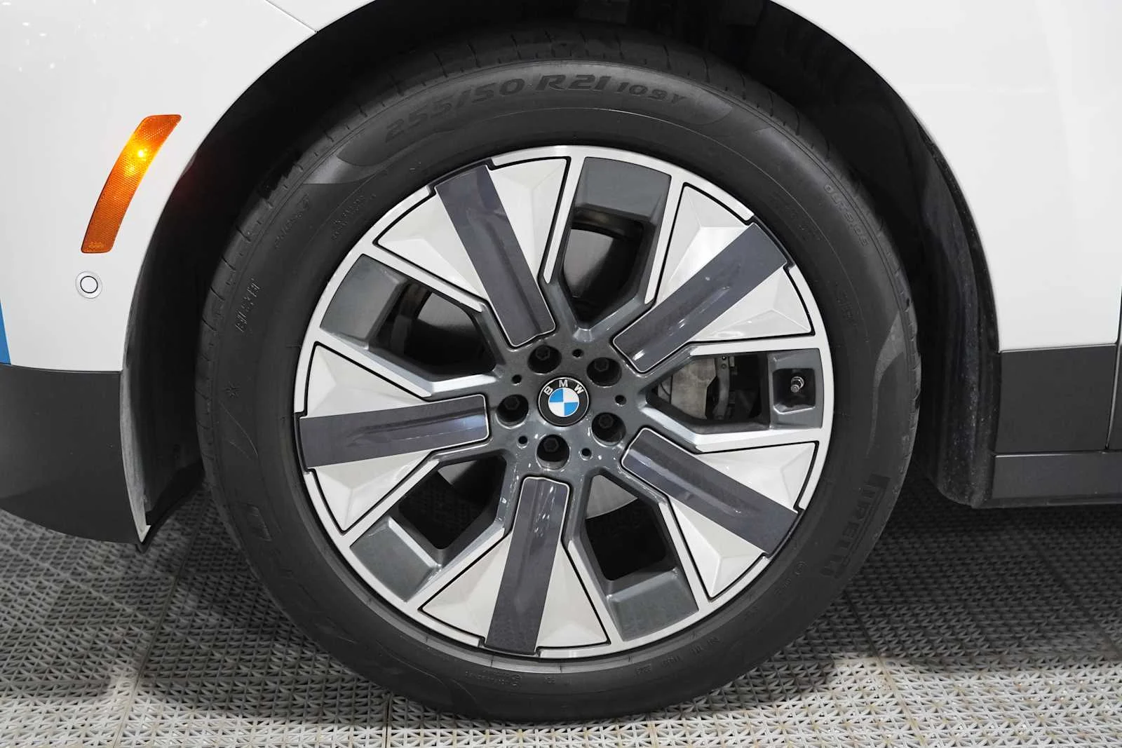 Certified Used 2024 Alpine White BMW xDrive50 image 8