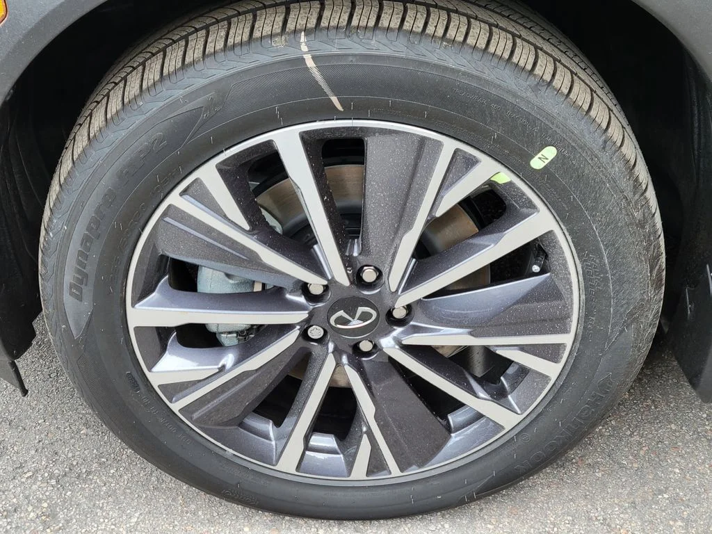 New 2027 MINERAL BLACK INFINITI Luxe FWD image 6