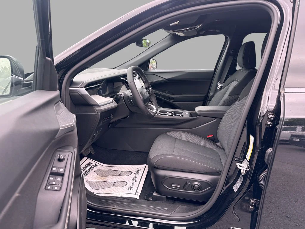 New 2026 Diamond Black Crystal Pearlcoat Jeep Laredo image 14