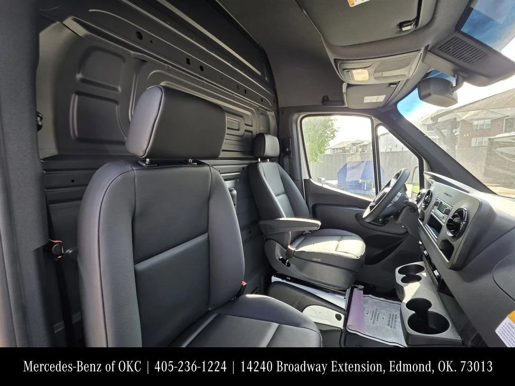 New 2026 Arctic White Mercedes-Benz Cargo 144 WB image 21