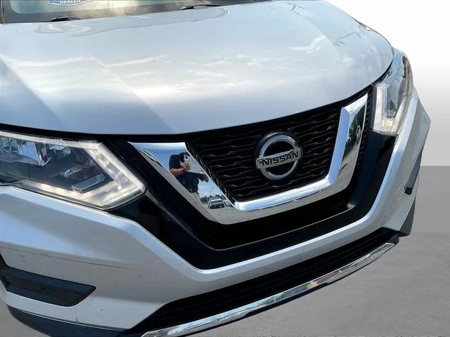 Used 2020 Silver Nissan SV image 33