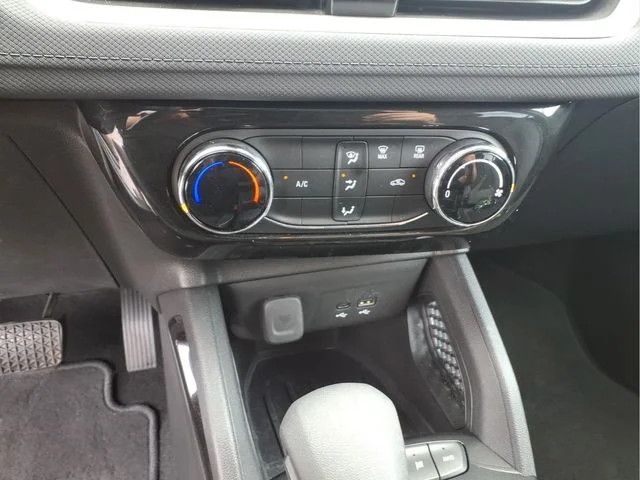 Used 2025 White Chevrolet LT image 25