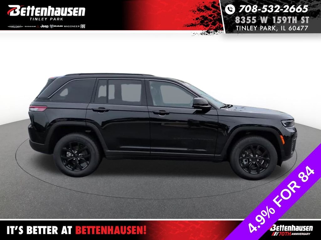 New 2026 Diamond Black Crystal Pearl-Coat Exterior Paint Jeep Altitude image 3