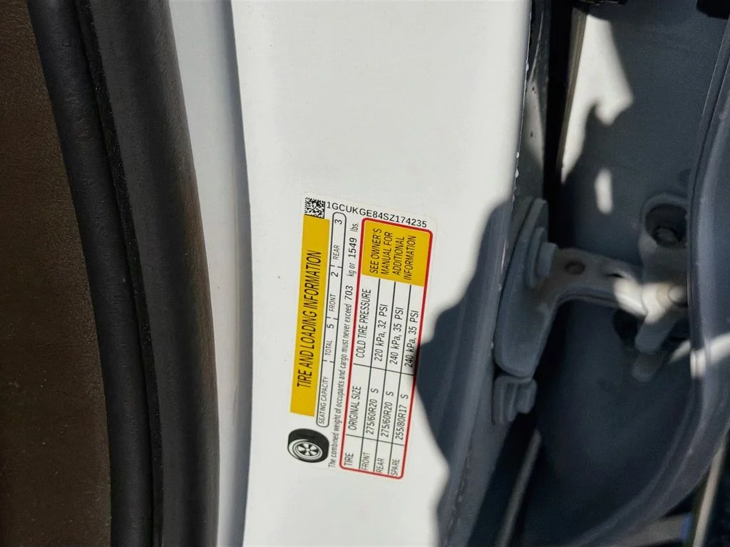 Used 2025 White Chevrolet LTZ image 36