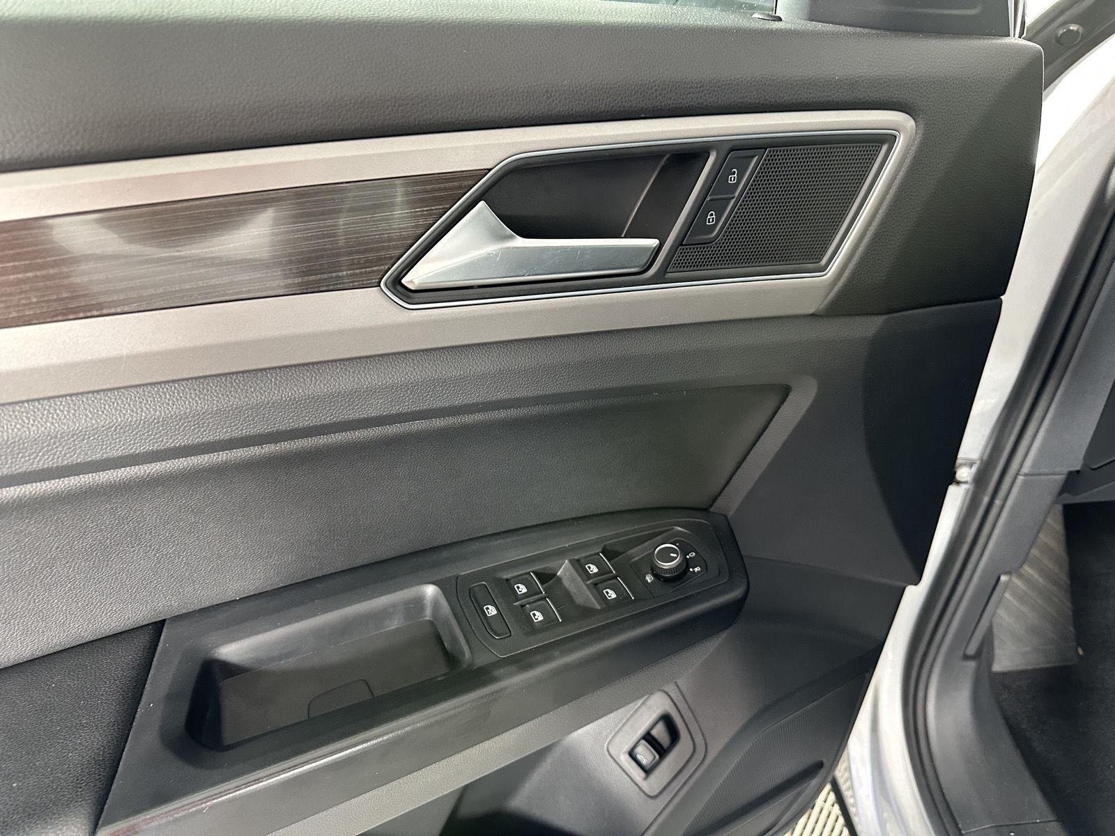 Used 2019 Platinum Gray Metallic Volkswagen 3.6L V6 SEL R-Line image 7