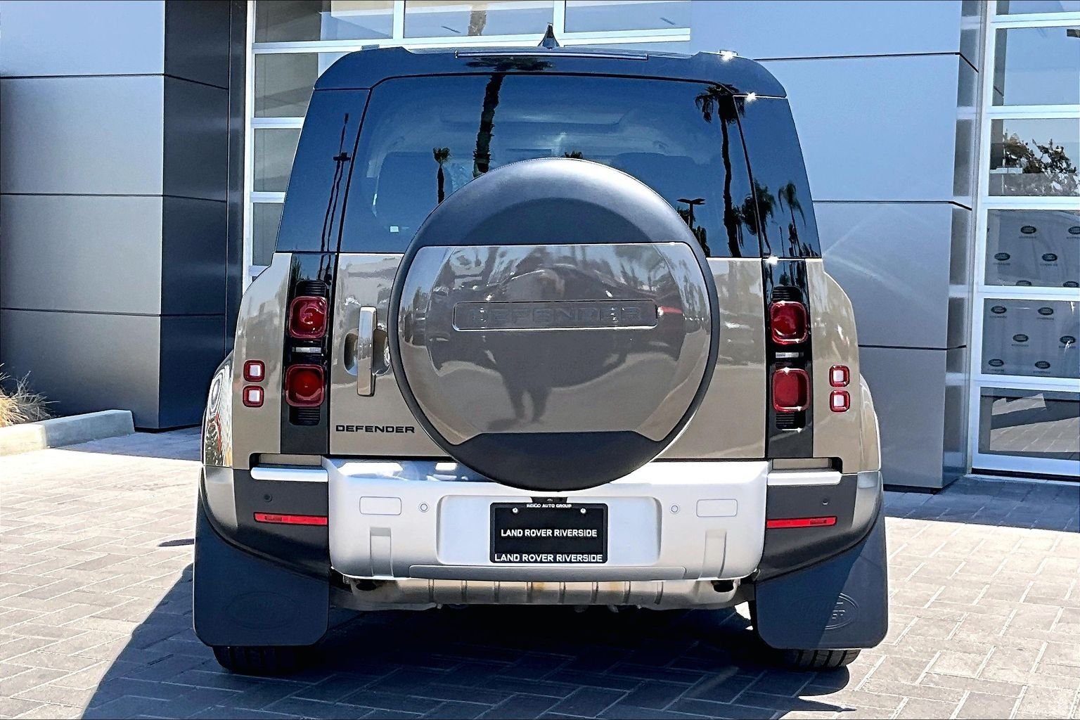 Used 2025  Land Rover S image 4