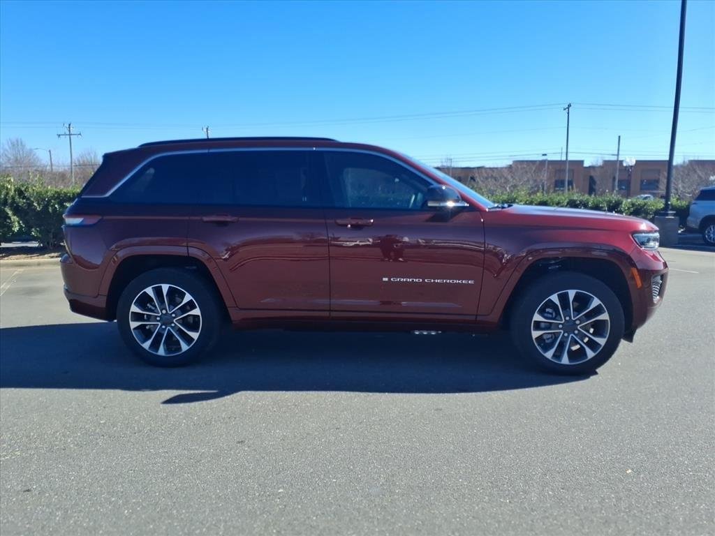 New 2024 Velvet Red Pearl-Coat Exterior Paint Jeep Overland image 44
