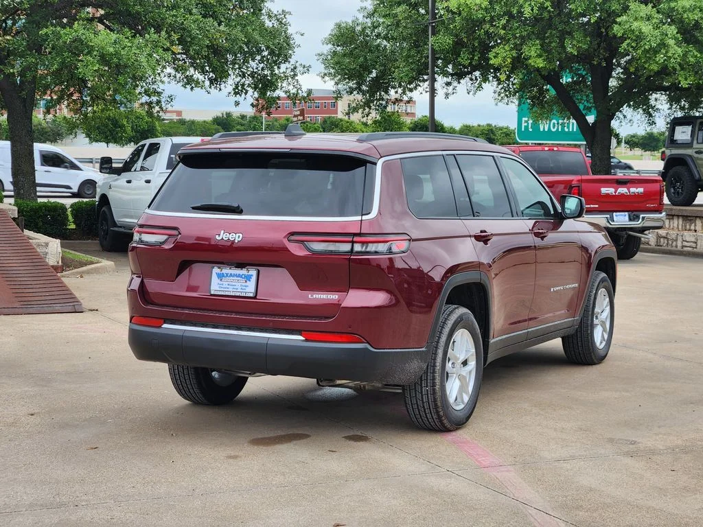 New 2026 Velvet Red Pearl-Coat Exterior Paint Jeep Laredo X image 4