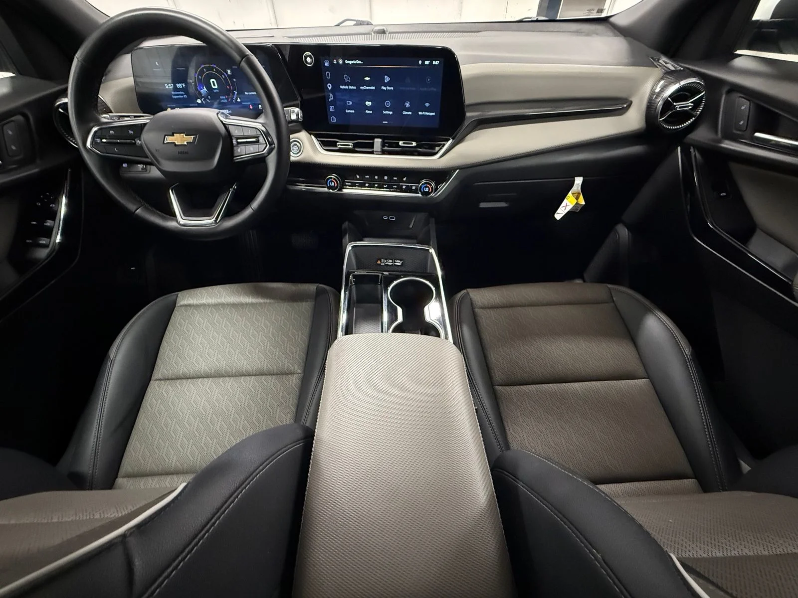 Used 2025 White Chevrolet LT image 17