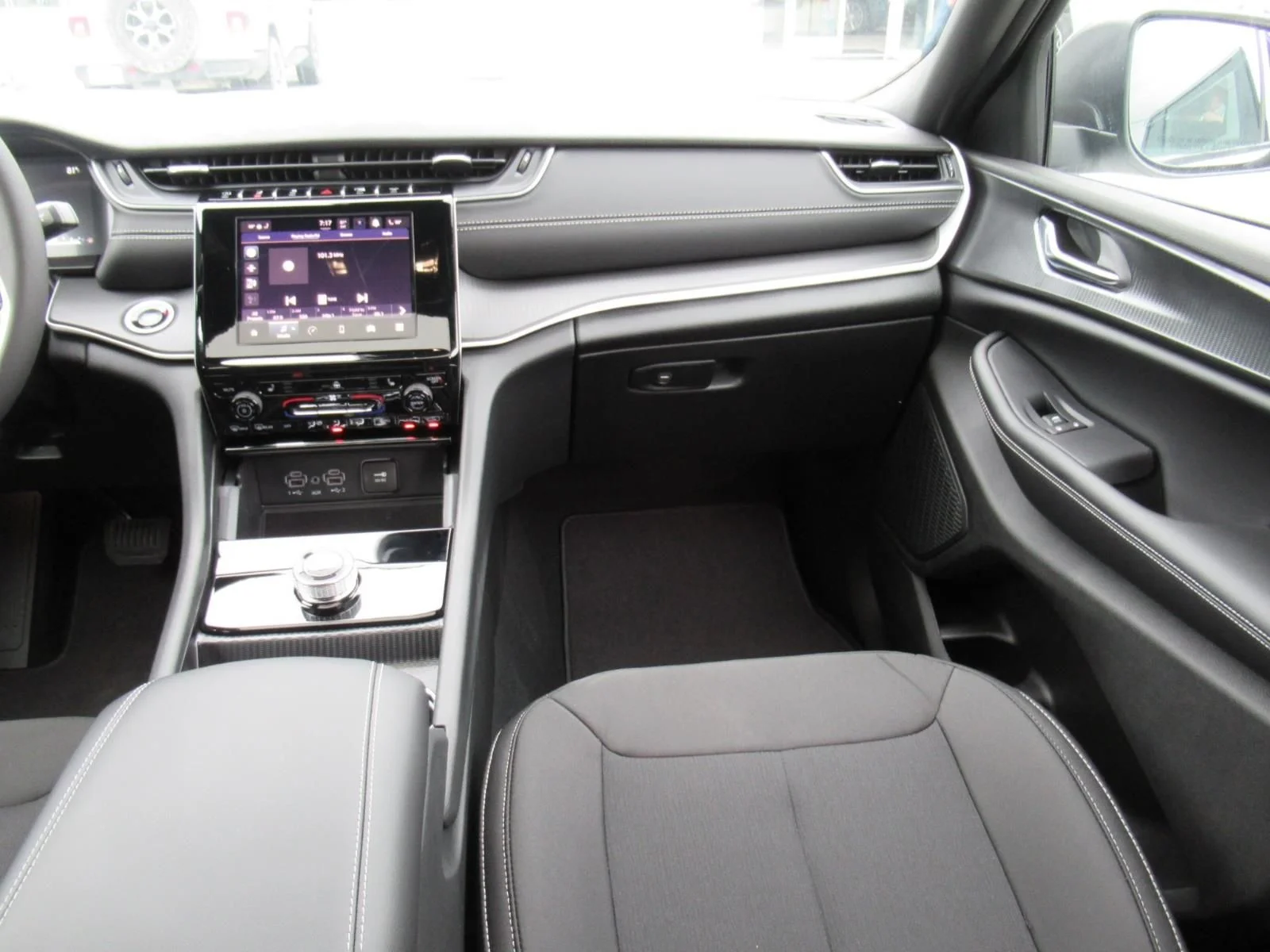 New 2026 Silver Zynith Exterior Paint Jeep Laredo X image 12