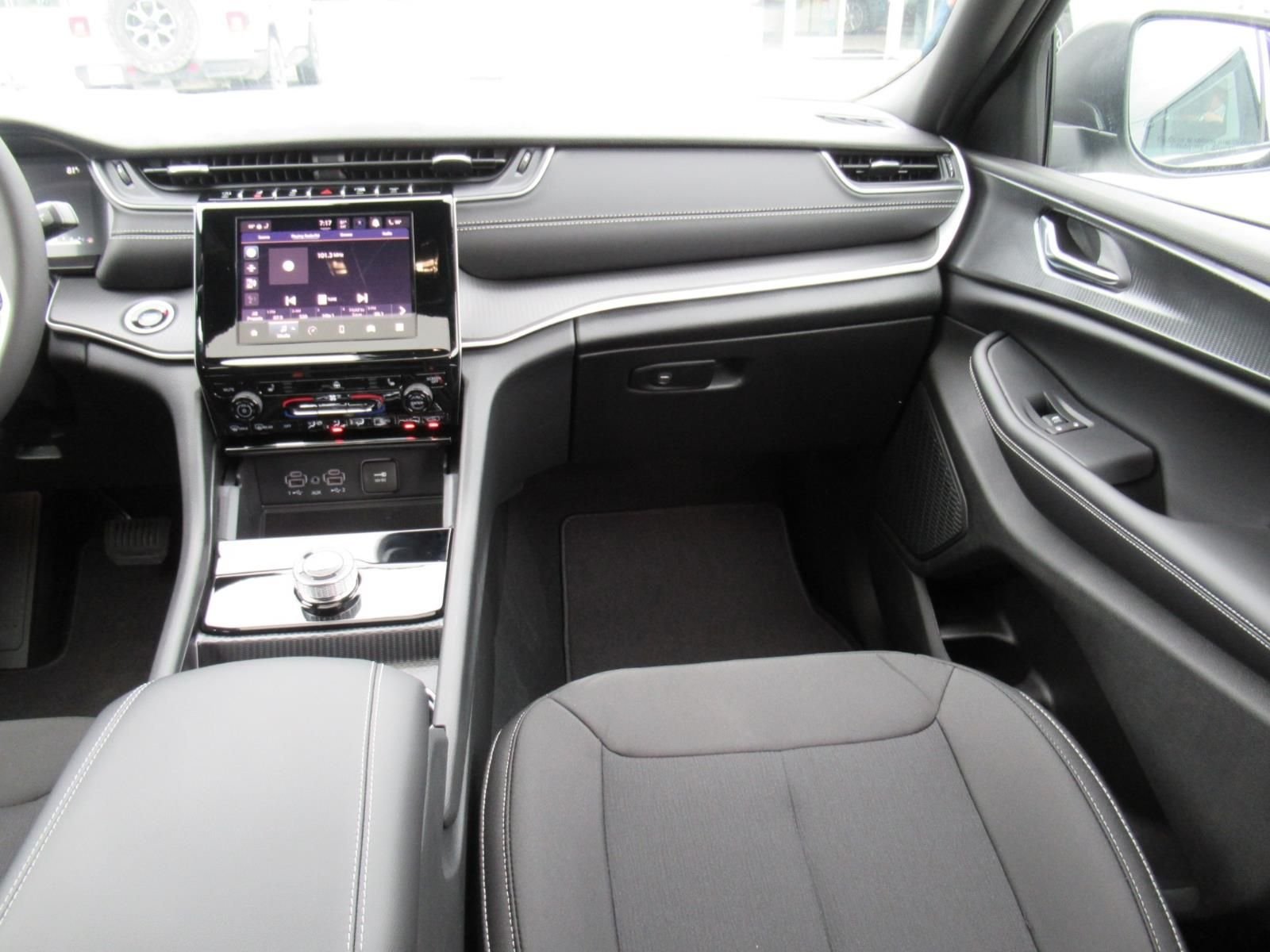New 2026 Silver Zynith Exterior Paint Jeep Laredo X image 12
