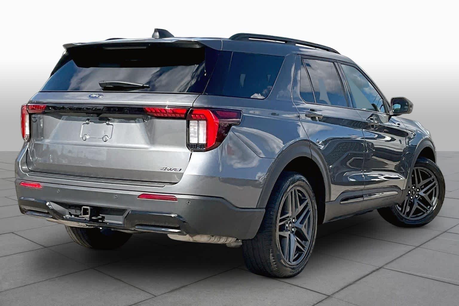 Used 2025 Carbonized Gray Ford ST-Line image 13