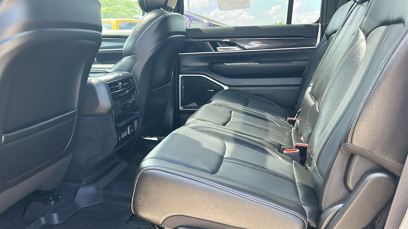 Used 2024 Gray Jeep Base image 12
