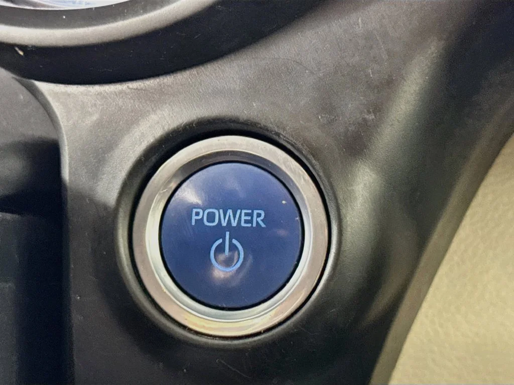 Used 2022 Wind Chill Pearl Toyota Limited image 20