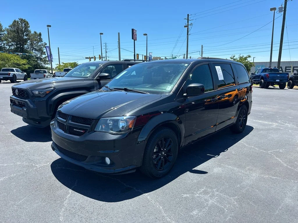 Used 2020 Black Dodge SE Plus image 3