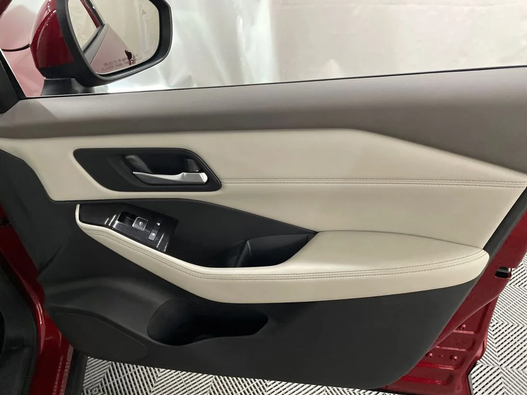 Used 2022 Scarlet Ember Tintcoat Nissan SL image 25