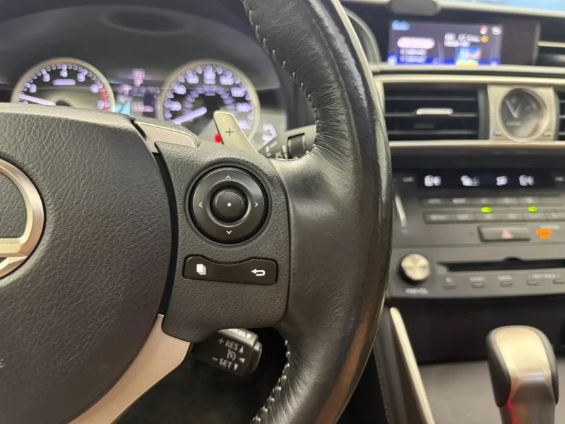 2016 Lexus IS 200t - Photo 39