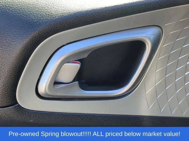 Used 2022 White Kia LX image 21
