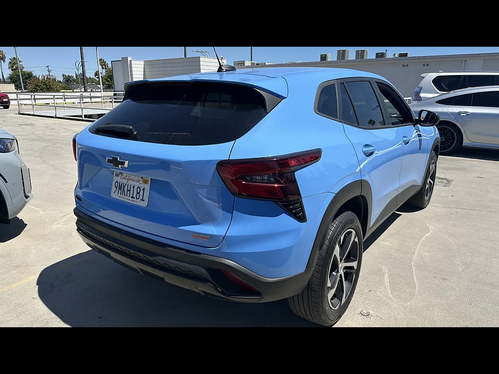 Used 2024 Fountain Blue Chevrolet RS image 4