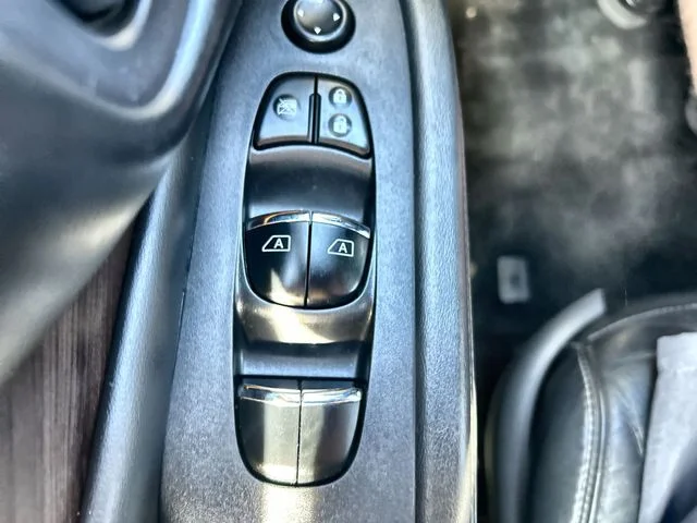 Used 2019 White Nissan Platinum image 14
