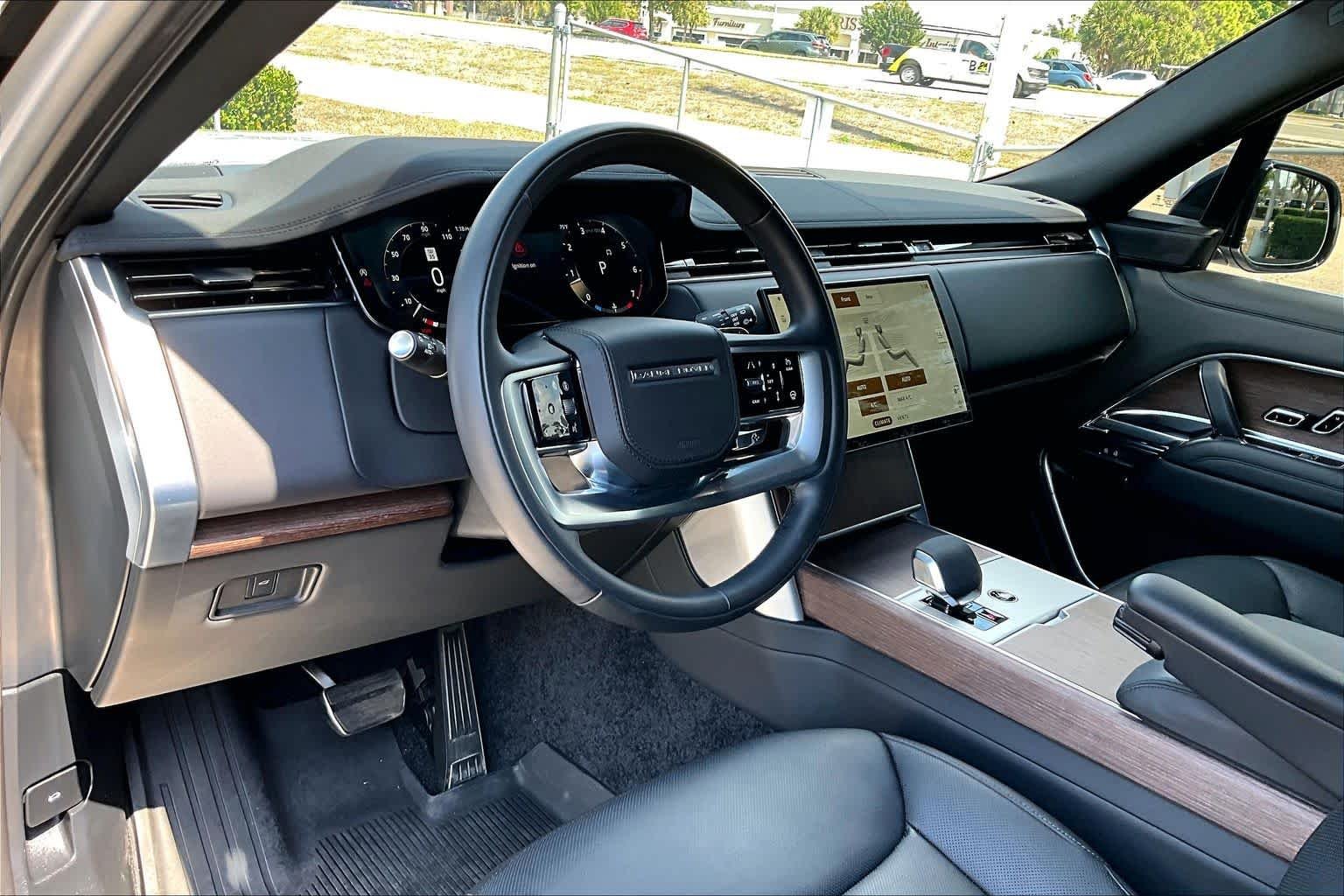 Used 2025 Hakuba Silver Metallic Land Rover SE image 30