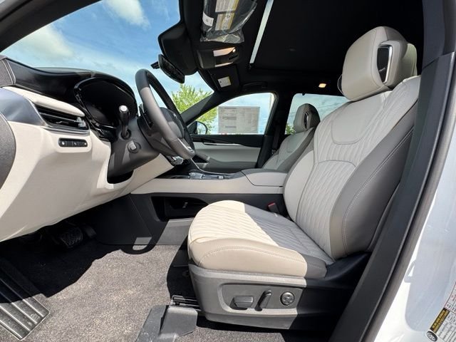 New 2027 2T RAD WHT INFINITI Autograph AWD image 16