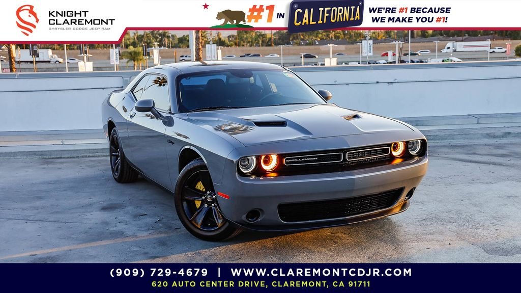 2019 Dodge Challenger SXT Auto's photo