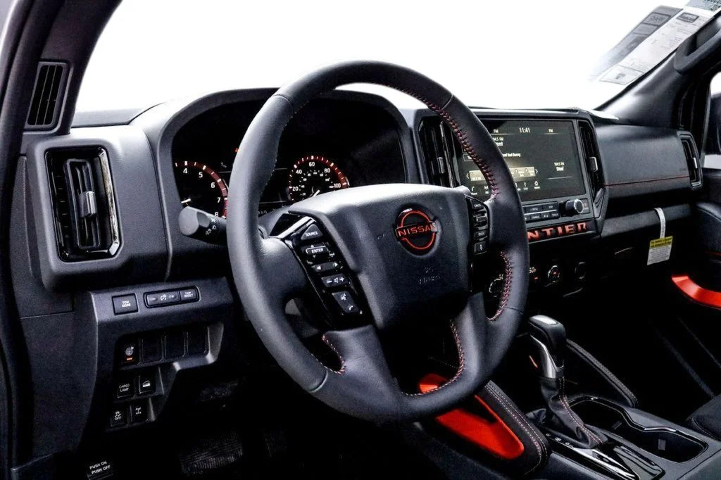 2025 Nissan Frontier PRO-4X - Photo 10