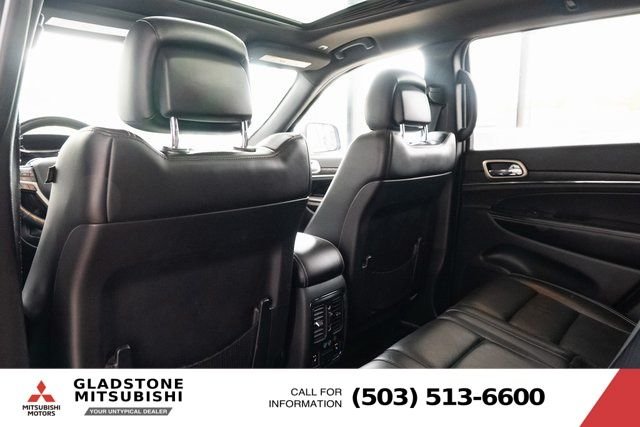Used 2017 Velvet Jeep Limited image 25