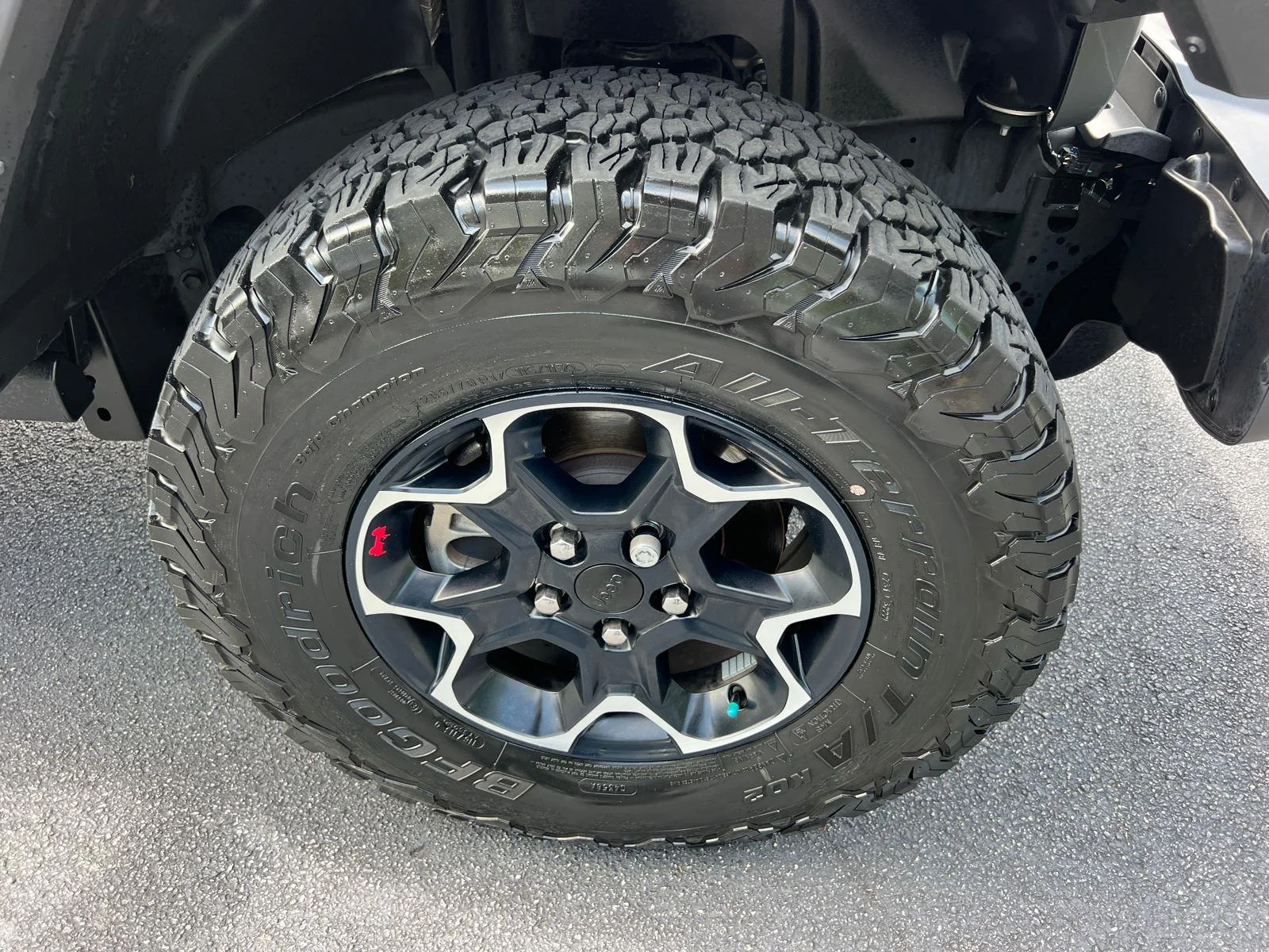 Used 2023 Sting-Gray Clearcoat Jeep Rubicon image 13