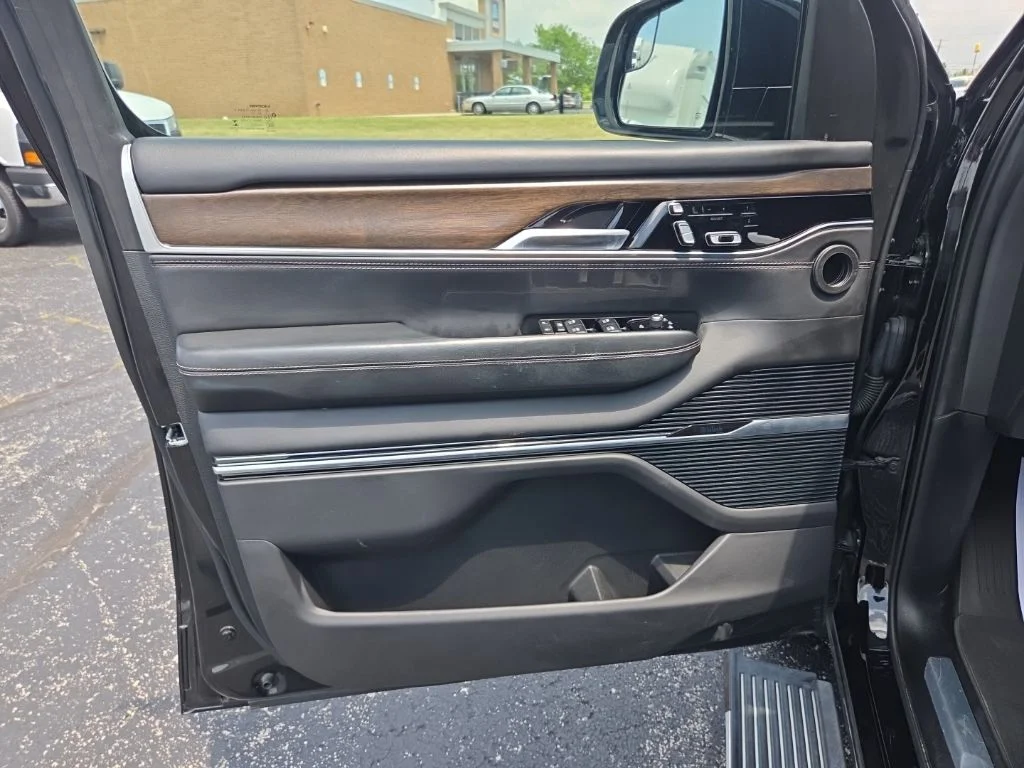 2023 Jeep Grand Wagoneer Series II - Photo 27