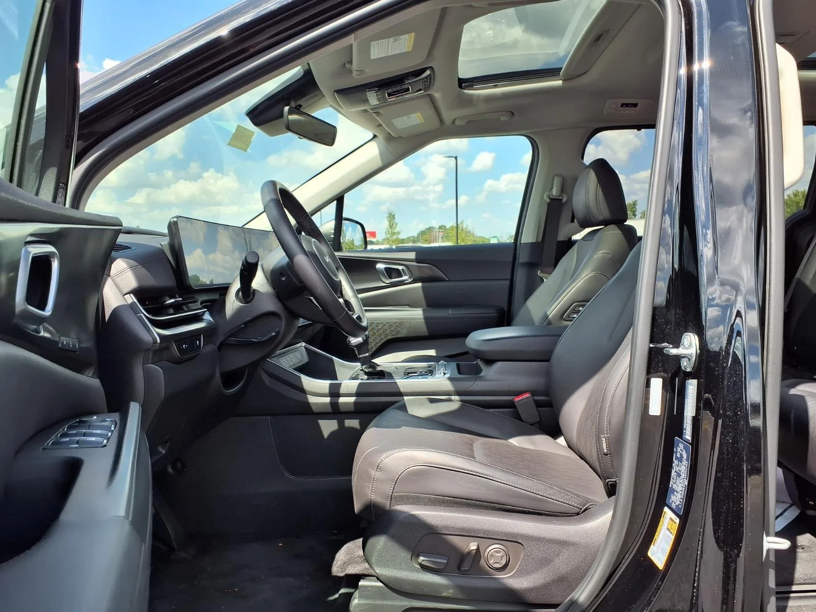 Used 2025 Aurora Black Pearl Kia SX image 24
