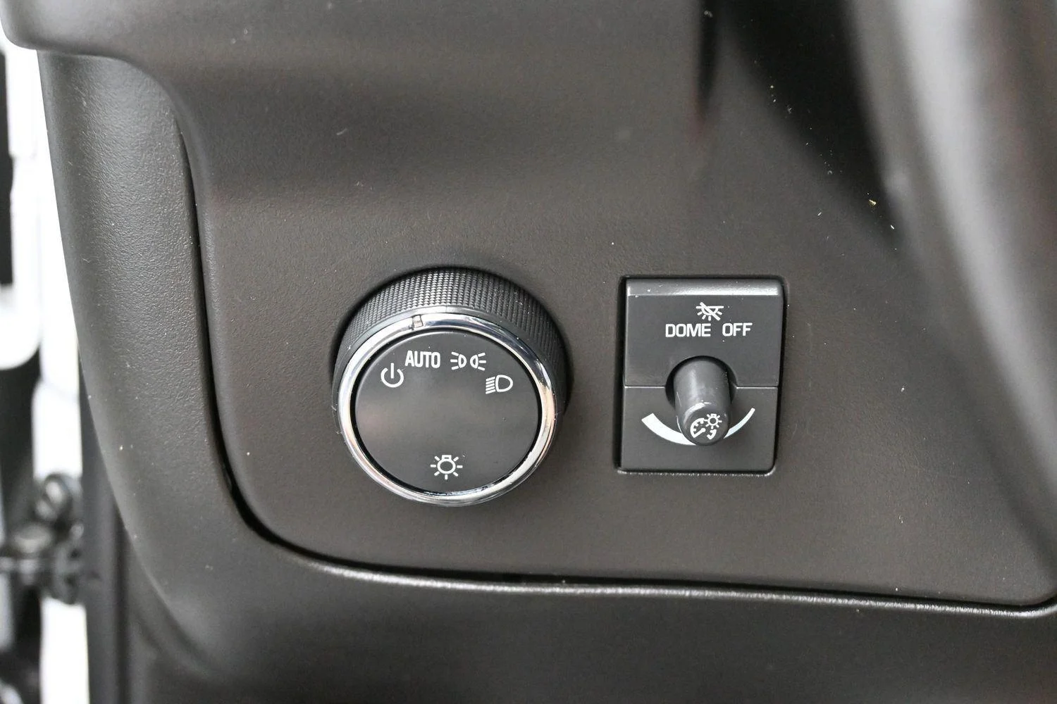 Used 2023 Summit White Chevrolet WT image 27