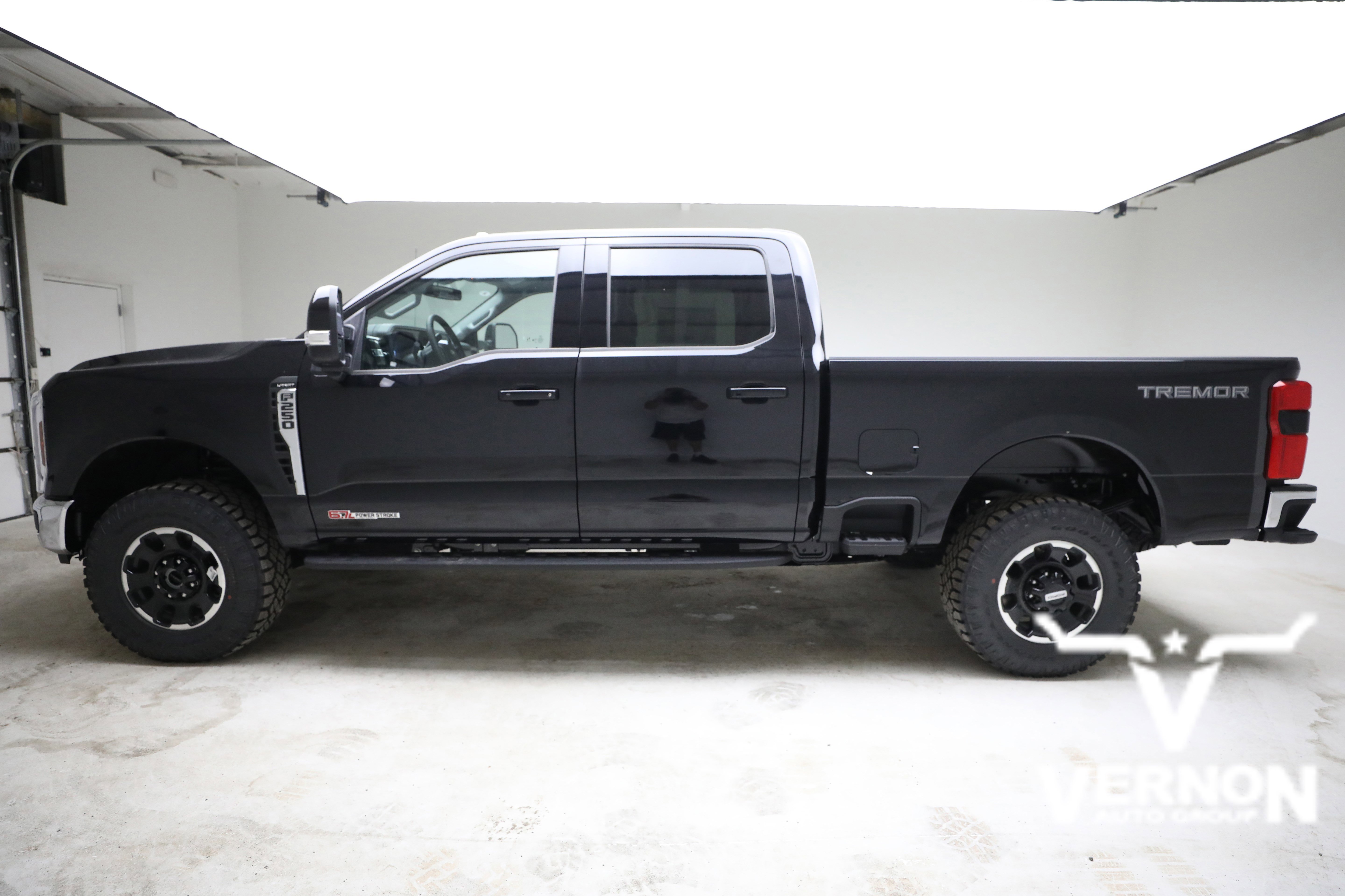 New 2026 Agate Black Metallic Ford  image 2