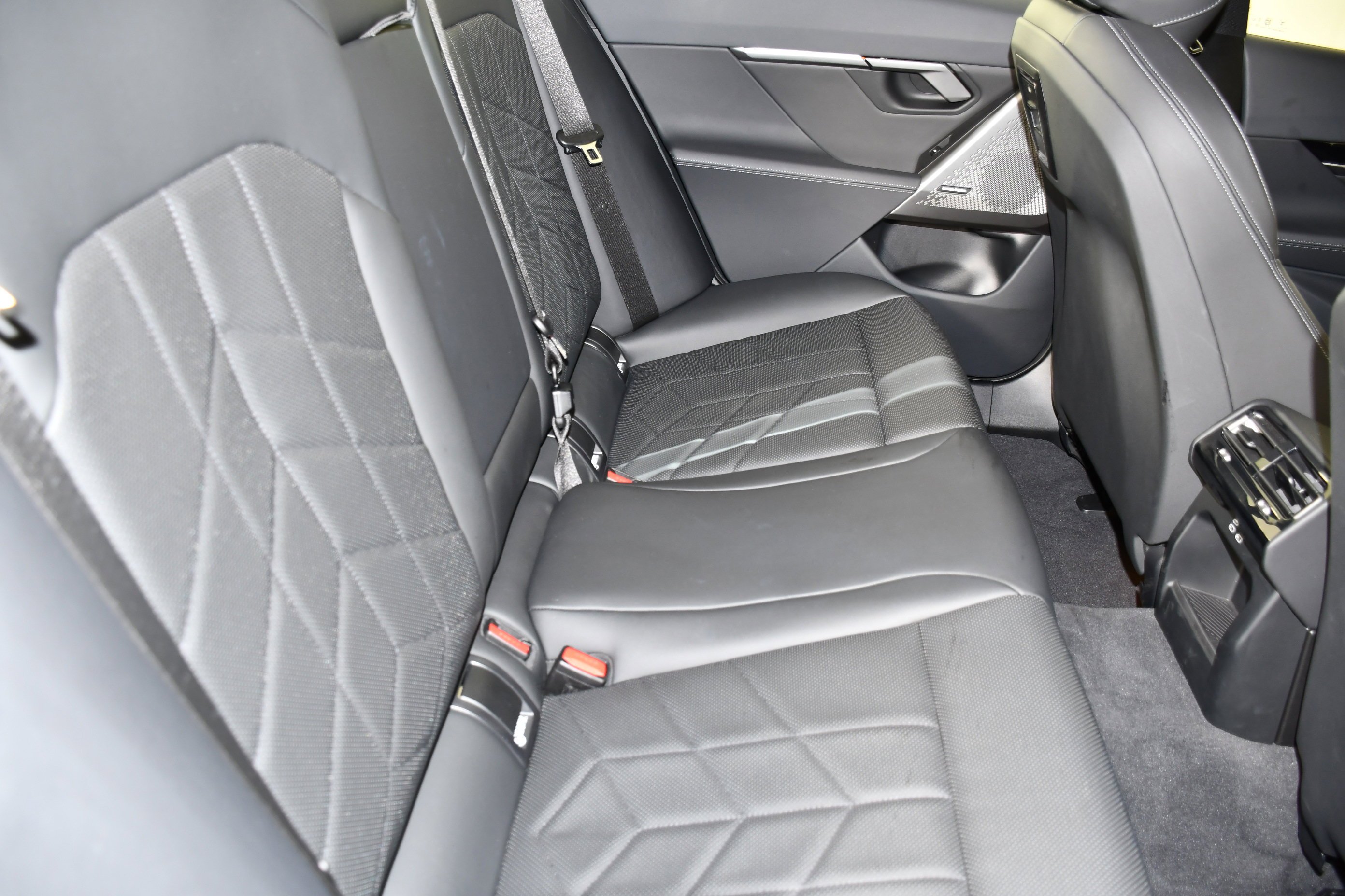 2025 BMW 5 Series 530i - Photo 45